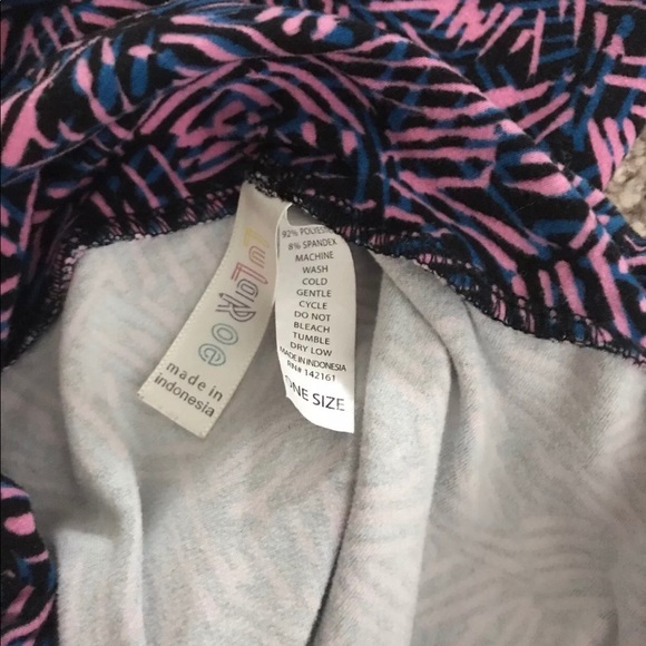 LULAROE ONE SIZE LEGGINGS - Picture 3 of 3